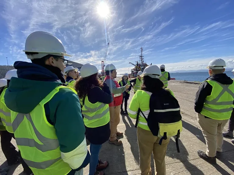 Estudiantes de Administración de Empresas de Angol visitaron Puerto de Talcahuano